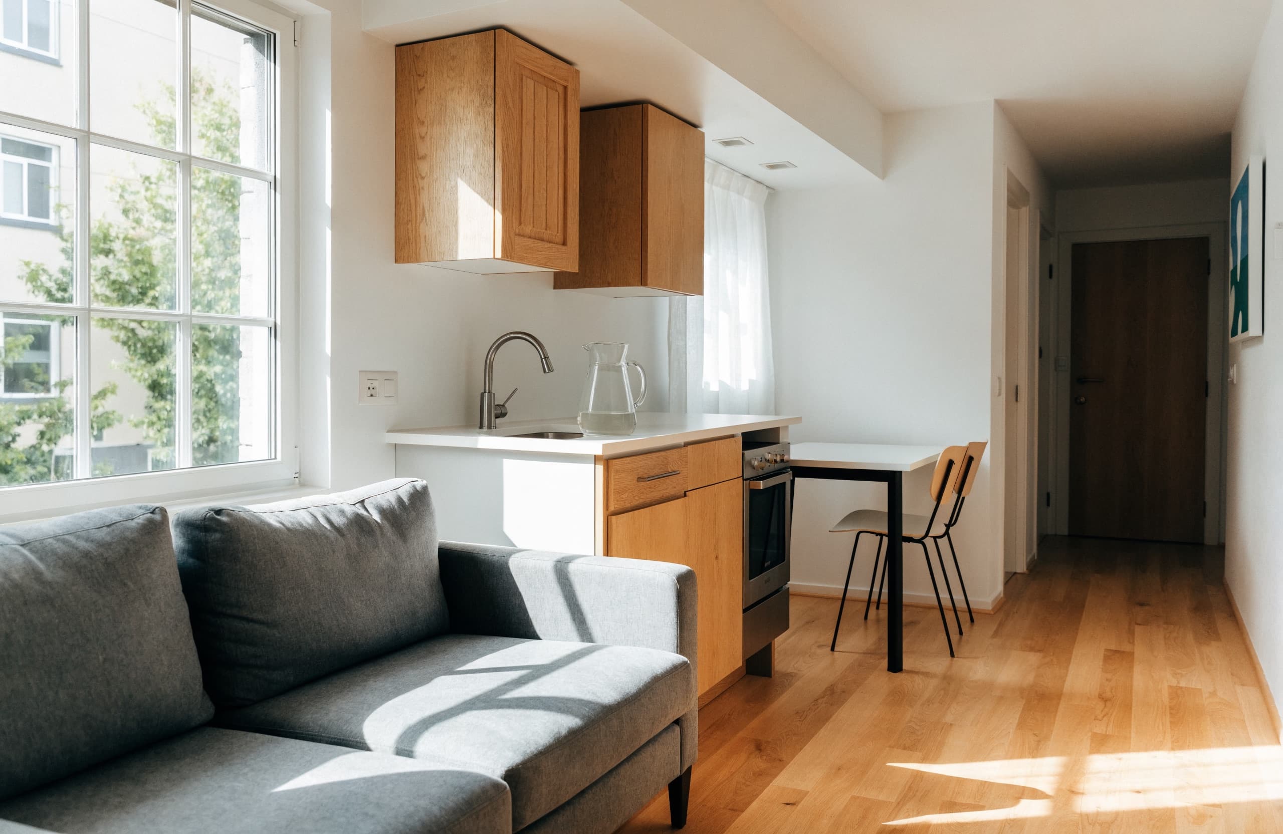 A bright studio apartment at the Home